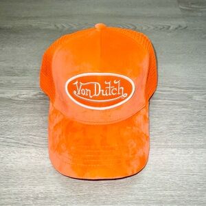 NWOT VON DUTCH VELVET TRUCKER HAT